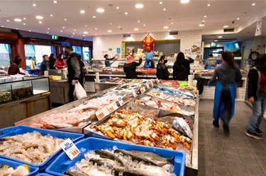 Fresh seafood for sale inside Viet Hoa Fish Market at Dutton Plaza